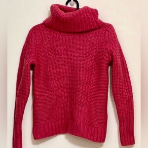 Pink Turtleneck Sweater with Chunky Knit and Fitted Silhouette